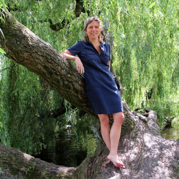 Joukje een paar jaar geleden, in het Amsterdamse Vondelpark. "Ik zie mij daar nu niet meer wonen en schrijven."